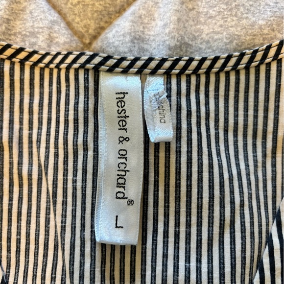 HESTER & ORCHARD | Anthro Ruffle Shoulder Top Large - Picture 2 of 5